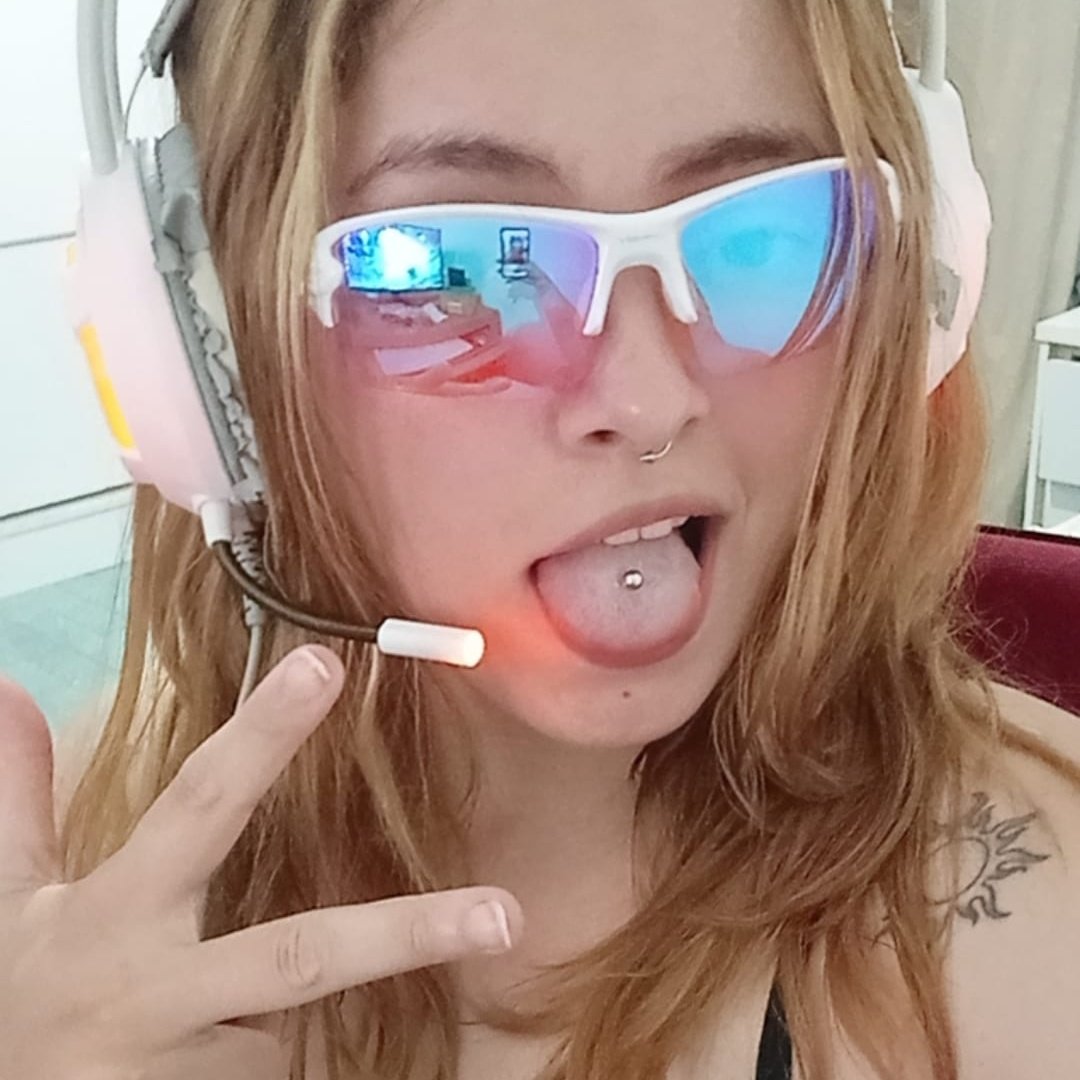 eadoti's tweet image. #NewProfilePic
Alguém meda um fone novooooooo