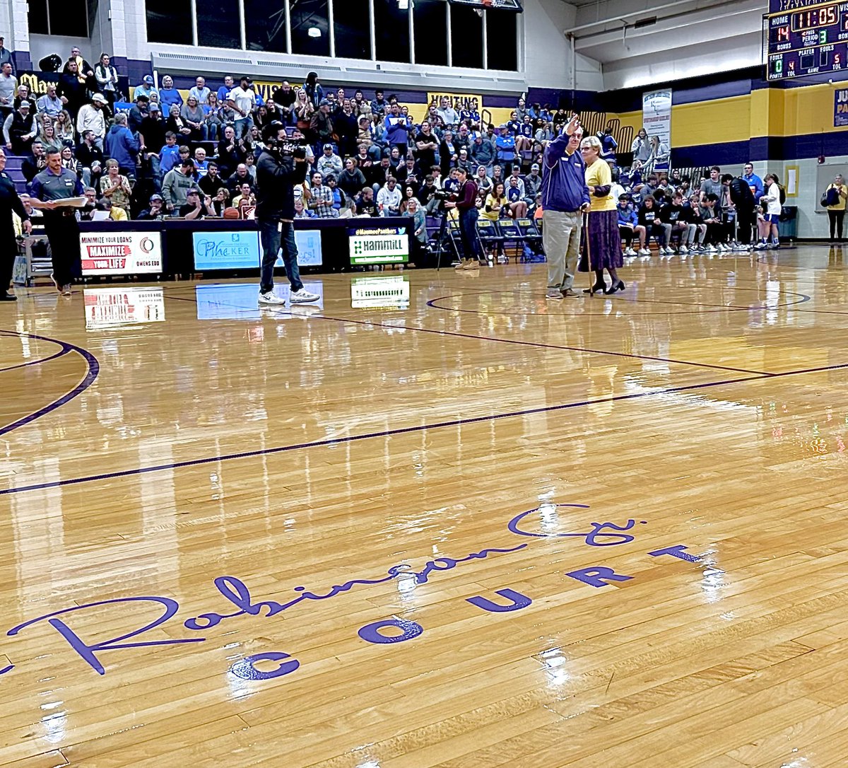 MikeWileyMCSBD's tweet photo. Just a great evening honoring Jim Robinson, Sr.  Thanks to his former players and co-workers who made this happen. #WeAreMaumee https://t.co/8VxsqHFuz4