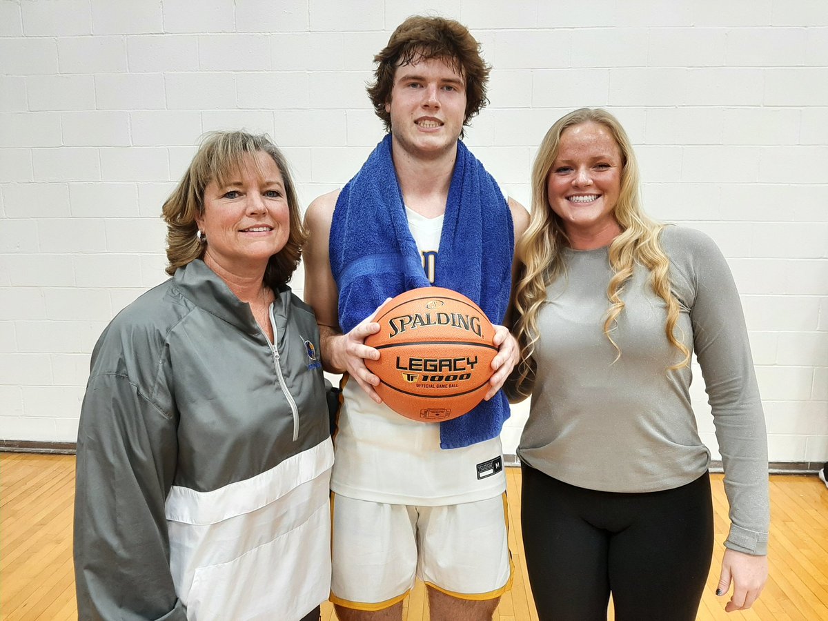 The 1,000-point family:

🏀 Jessica (Peniston) Wilcoxson - 1,255 points
🏀 James Thomas Wilcoxson - 1,019 points (and counting)
🏀 Shelby Wilcoxson - 1,623