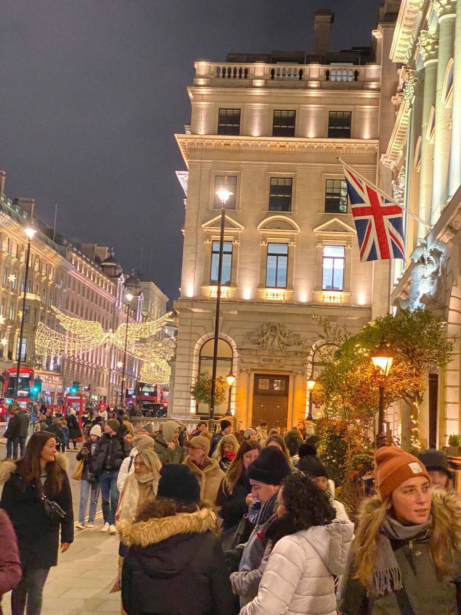 ruby_ruby1314's tweet image. Christmas is coming, I wish everyone a Merry Christmas in advance in London