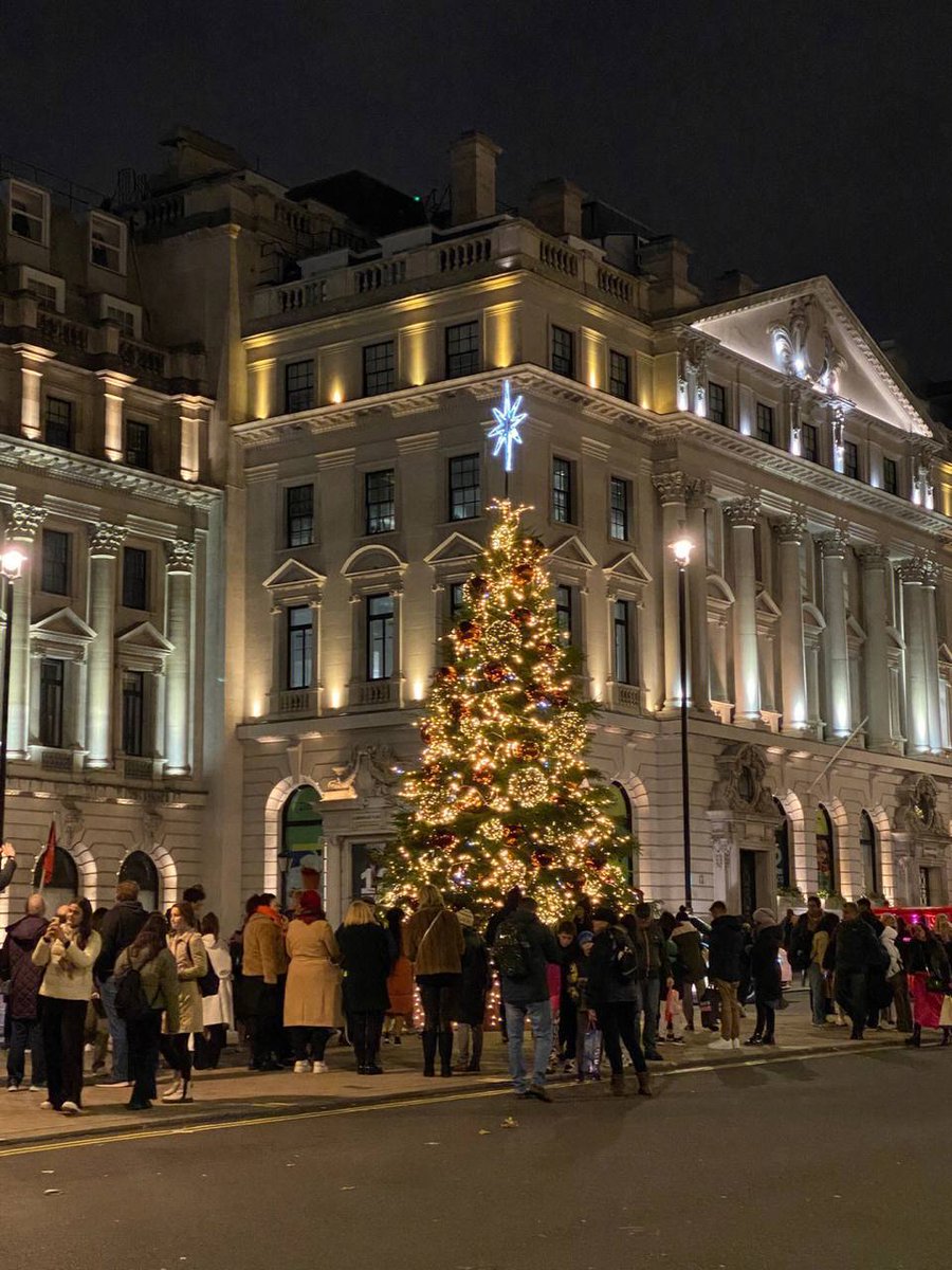 ruby_ruby1314's tweet image. Christmas is coming, I wish everyone a Merry Christmas in advance in London