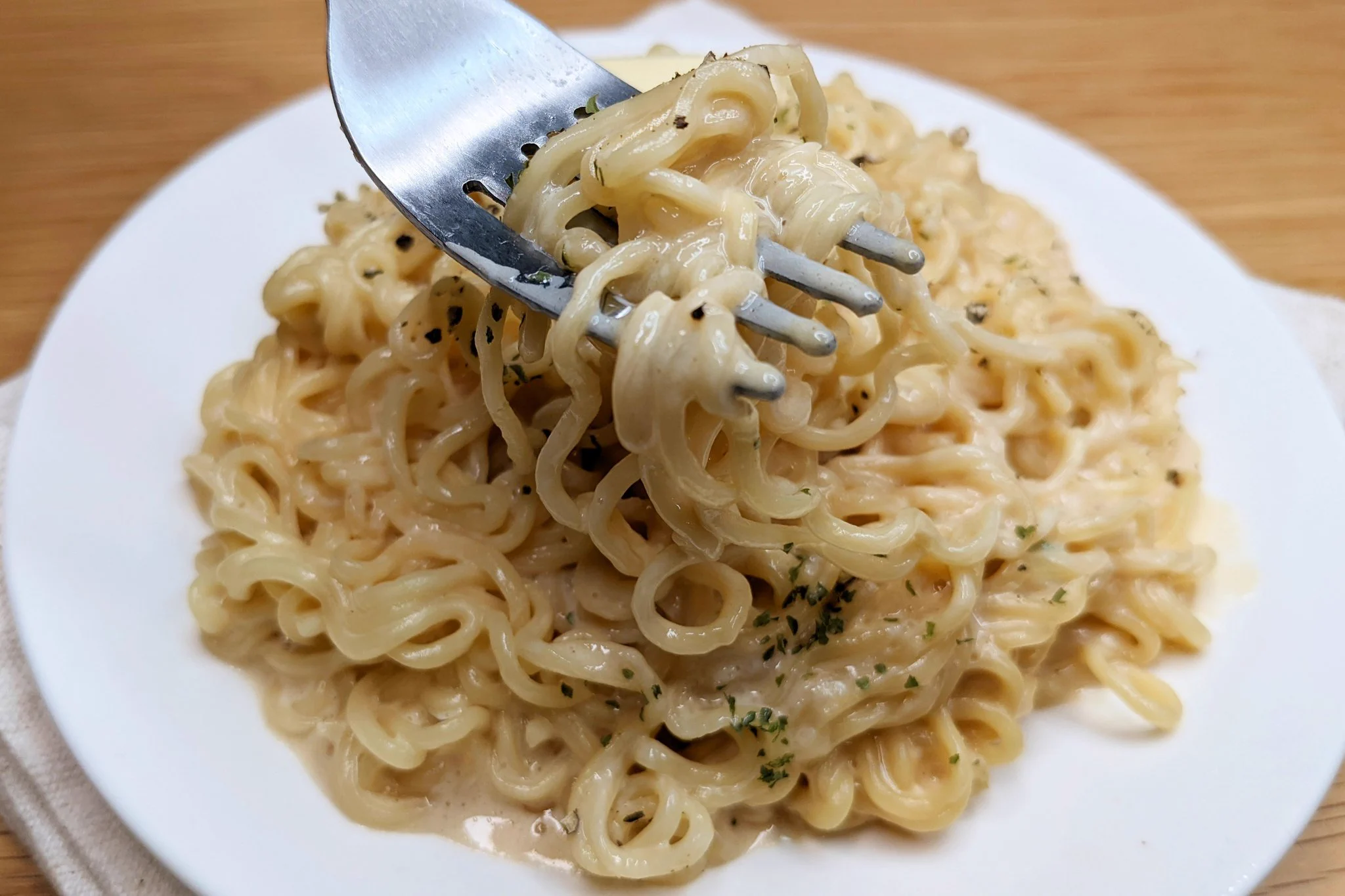 あのサッポロ一番が洋風に！？「バタークリーム味噌ラーメン」。