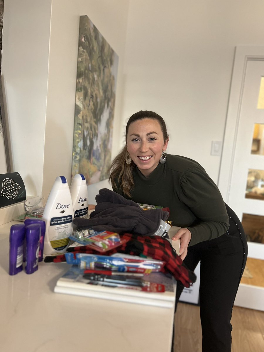 JacquieLaRocque's tweet photo. Nice drop offs again today during a heavy #callday @CompassRoseGr from @playfoodandwine @TondaMacC cc @theoargitis @shoeboxcanada https://t.co/xVM9LvmLQk