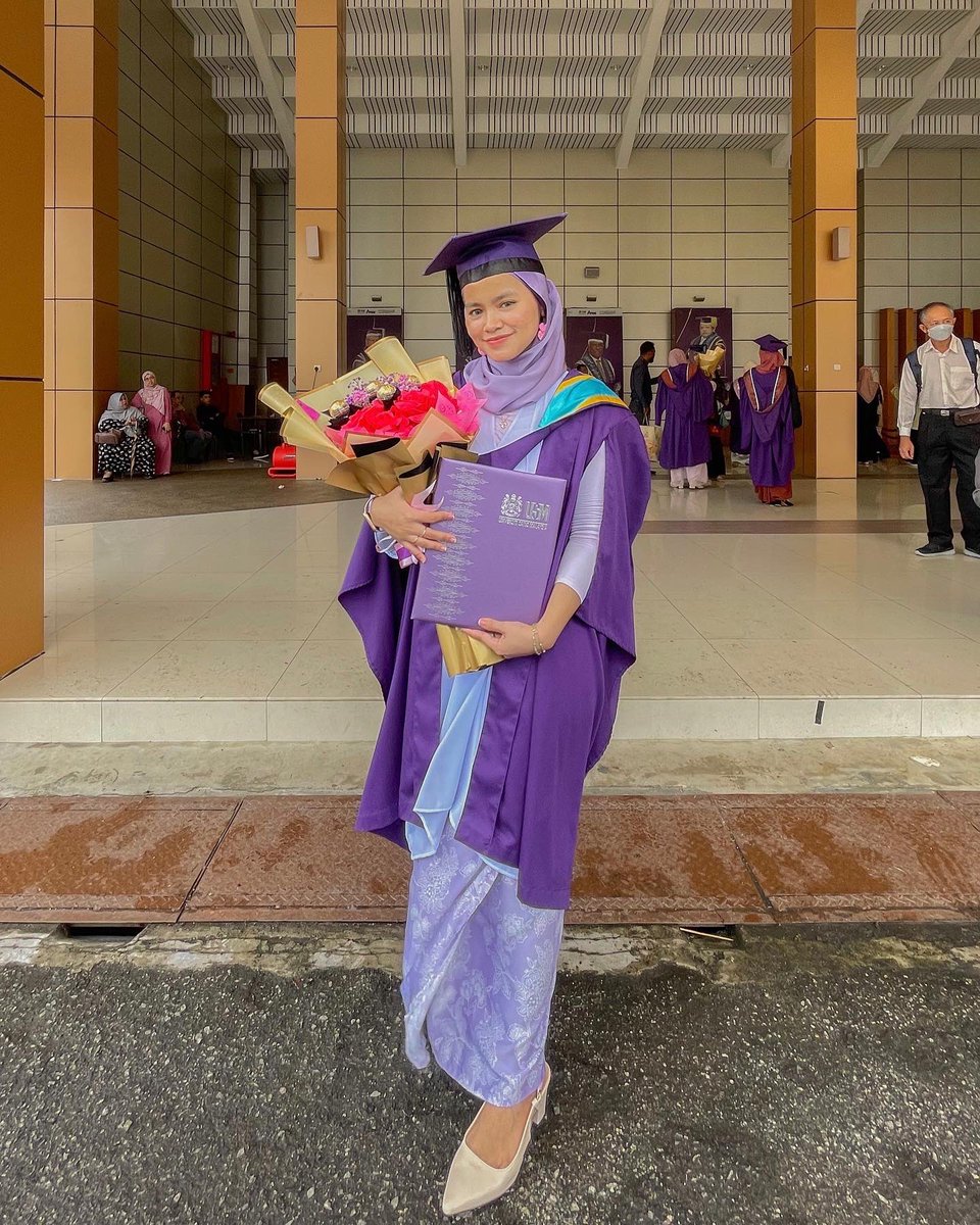 ftnbdrn's tweet photo. Officially an alumni 💐💅🏼 https://t.co/BmizeyLQW0