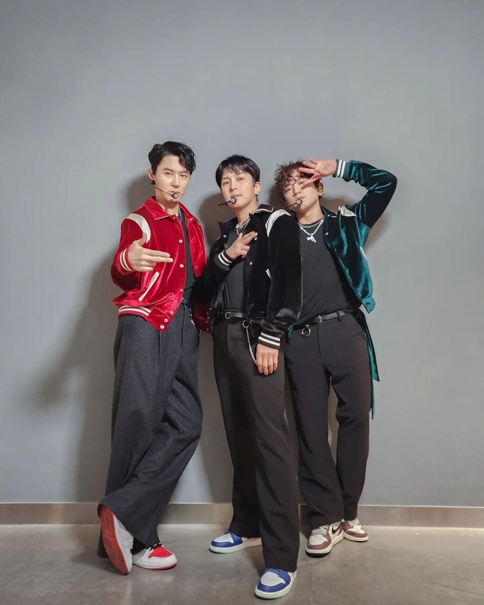 cen1121_2nd's tweet photo. https://t.co/oUbMLh1oBq

[#구공구픽]

221210 9⃣0⃣9⃣ 미리보기 * ˎˊ-

K-909 본방은 
오후 4시 40분 JTBC에서♡⁼³₌₃

#K909 #KPOP
#신화 #SHINHWA
#신화WDJ #SHINHWA_WDJ https://t.co/onFh6OJbsK
