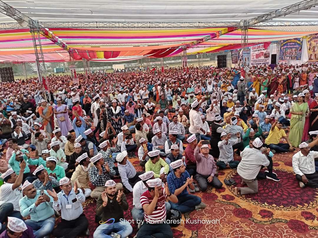 DahayatShyam's tweet photo. संघर्षों का दौर चला है बिगुल फूंक दो चौराहों में
चप्पा चप्पा गूंज उठा है ओ पी एस के नारों में।
#OPS #NMOPS https://t.co/wpgQ9NdfPg