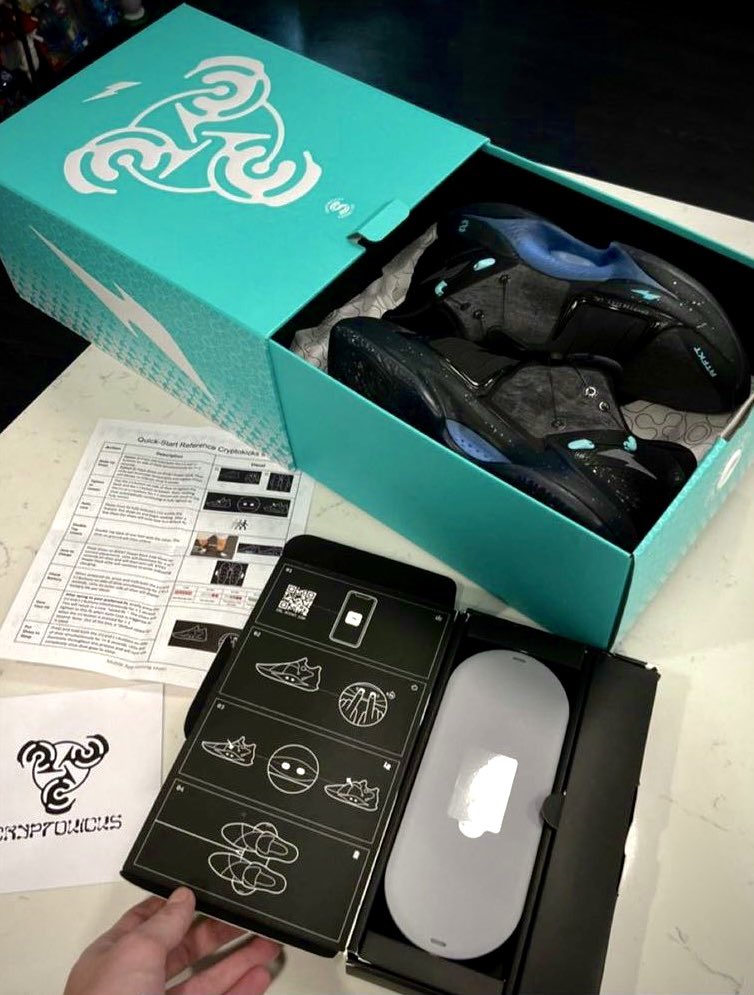 CRYPTOKICKS IRL 👟 First Look:

I am having major fomo right now😱. The world first smart sneaker samples have been out and it’s looking firee 🔥. Wouldn’t want to miss out the first gen drop from <a href="/RTFKT/">RTFKT</a> , just look at the details 👀. It’s really incredible 🤯. 
#CloneX