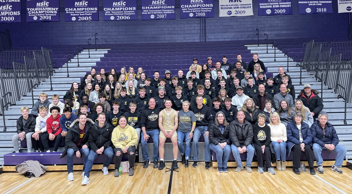 ByronHoops's tweet photo. #jakebraatenfanclub #letgojake #blackhole travels to Winona!! https://t.co/rHVPhEt6R0
