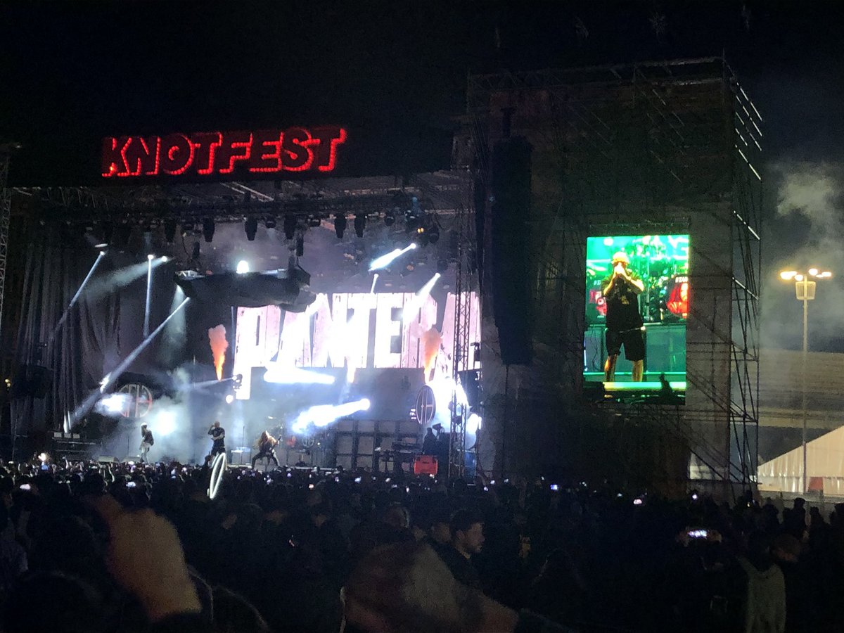 icarvajalh's tweet photo. #BuckletList ver en vivo (en el mismo escenario) a mis 2 bandas de metal preferidas de los años noventa ✅

@Pantera y @sepulturacombr por siempre en nuestros corazones❤️

@andreaskisser 
@knotfestco
@philiphanselmo @ZakkWyldeBLS @skisum @REJASFROMTEJAS #KNOTFEST @MovistarArenaCo https://t.co/AyxQkgXZ78