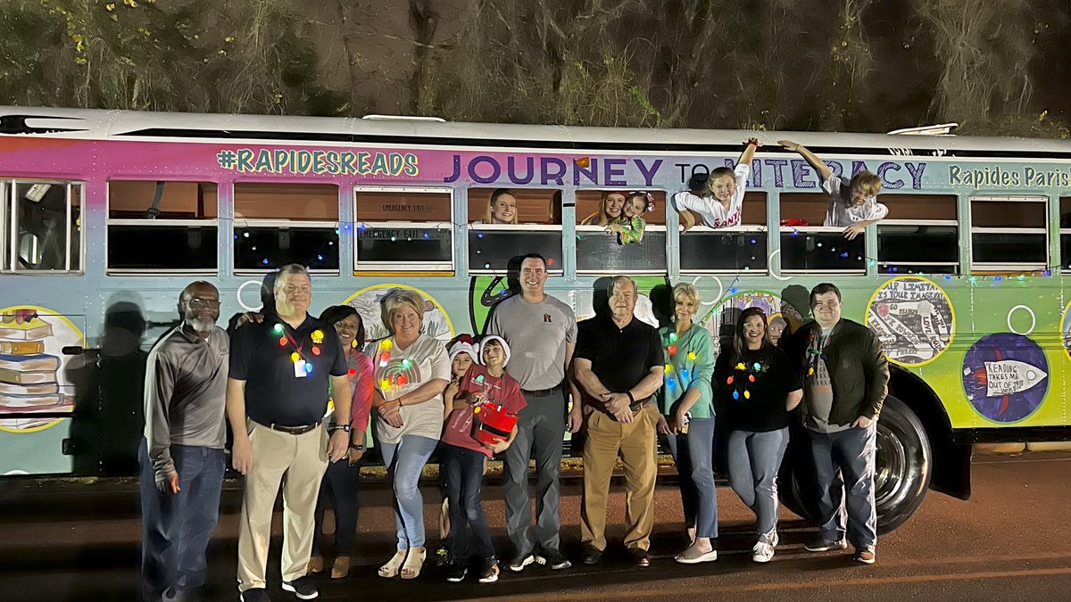 rapidesschools's tweet photo. The Reading Revival found its way to Pineville’s Christmas Parade.
We had the opportunity to donate more than 1,000 books, along with buckets of candy. Be on the lookout for our Literacy Buses driving through the various parades.
#RapidesREADS
#Bettertogether https://t.co/eaqan2VFk9