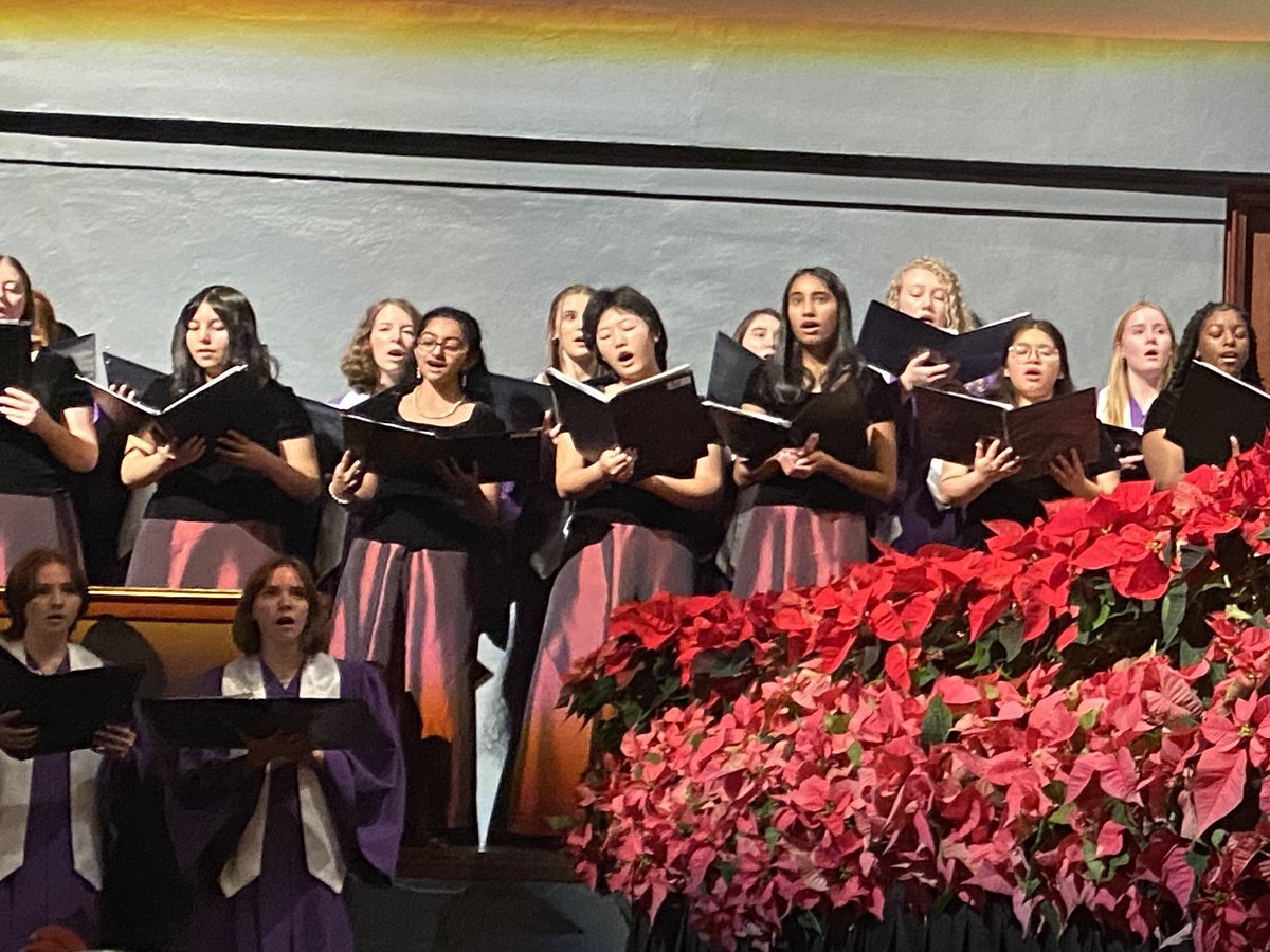 LPSSuperSwift's tweet photo. SO #AAPSProud of @a2HuronHigh &amp; @A2Pioneer choral students tonight &amp; their extraordinary directors - an outstanding performance at Holiday Pops Concert in front of the largest @A2SO crowd since the beginning of the pandemic - #AAPSArtsAdvantage #YouBelongA2 @A2FineArts https://t.co/ucAnsmtS06