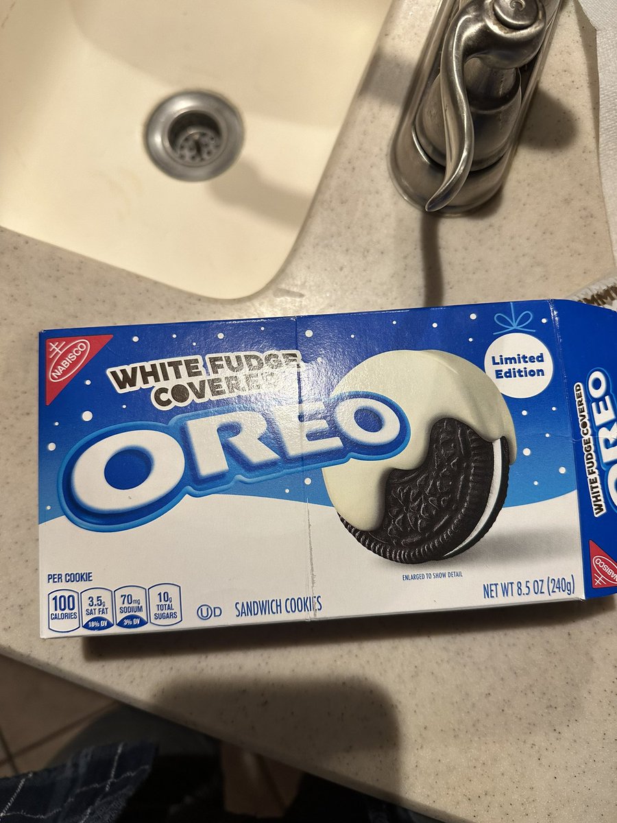 BrickWallBert's tweet photo. Top tier snack. Best Oreo ever invented. I implore everyone to purchase so it doesn’t go away. https://t.co/22XYYLPIGe