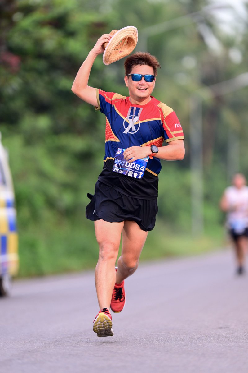 NinjaTooK's tweet photo. ต้องร้องเพลงเปิดหมวกแล้วมั้ง 🎙🎵🎶
| 📸 : #pixme |
#Pla2MiniHalfMarathon
#Pla2MiniHalfMarathon2022
#วิ่งปลาทู
#ปลาทูมินิฮาล์ฟมาราธอน
#ปลาทูมินิฮาล์ฟมาราธอนครั้งที่6
#pla2
#theXteam
#theXteamRunners
#theXteamAndFriends
#halfmarathon
#run
#running
#runner
#tookkyrun https://t.co/OvH8DHGCIN