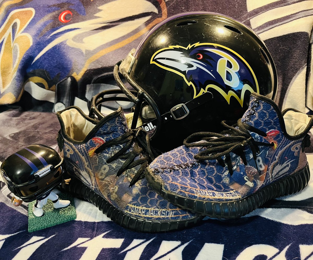 F0XRacer25's tweet photo. @Ravens @Lj_era8  check out his shoe game for Sundays game! #football #RavensFlock https://t.co/UNf7pd5Qzu