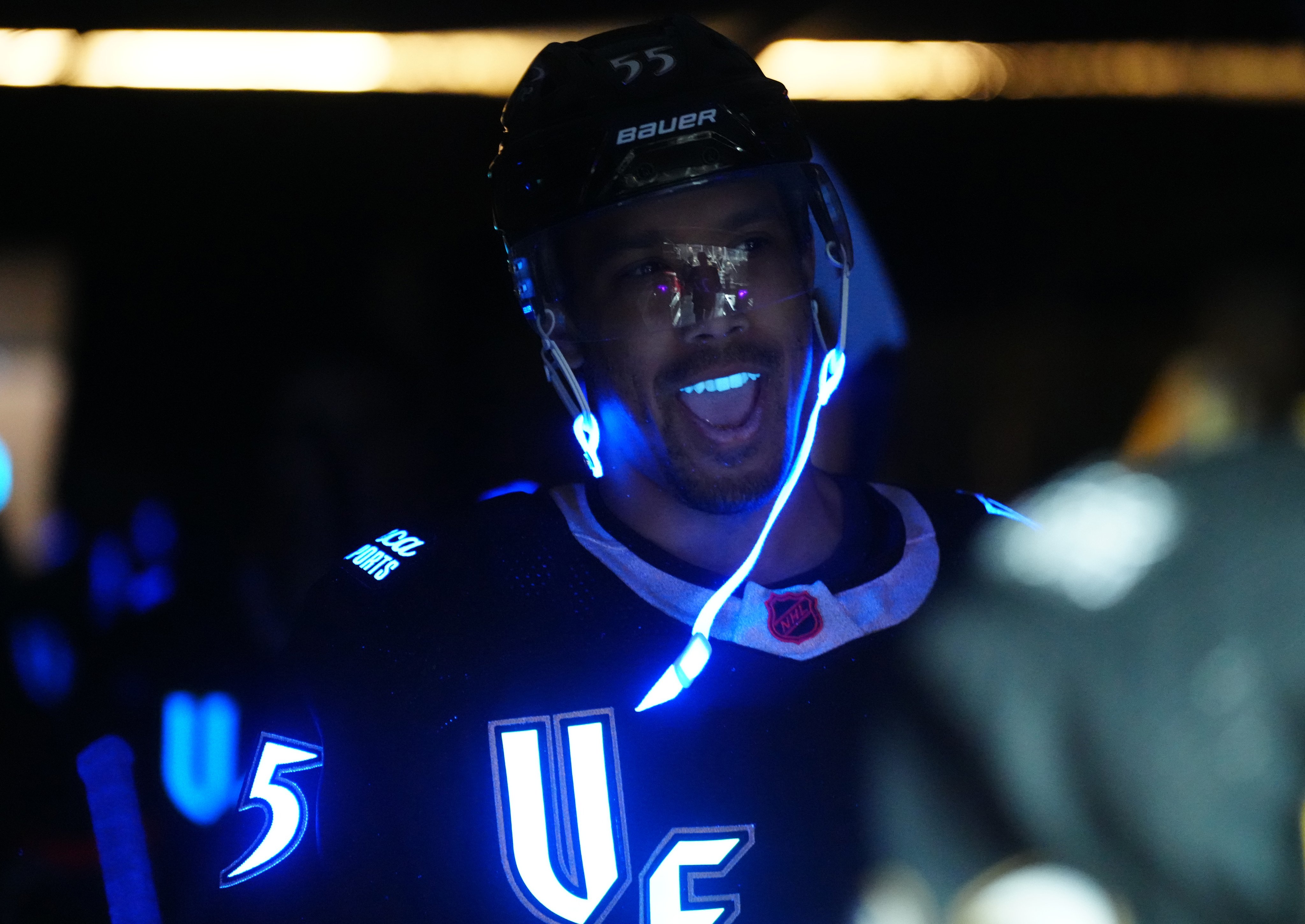 NHL on X: The @GoldenKnights walking onto the ice in their glow-in-the-dark  #ReverseRetro jerseys might be the coolest thing you'll see all day. :  @Sportsnet ➡️  #NHLonSN  / X