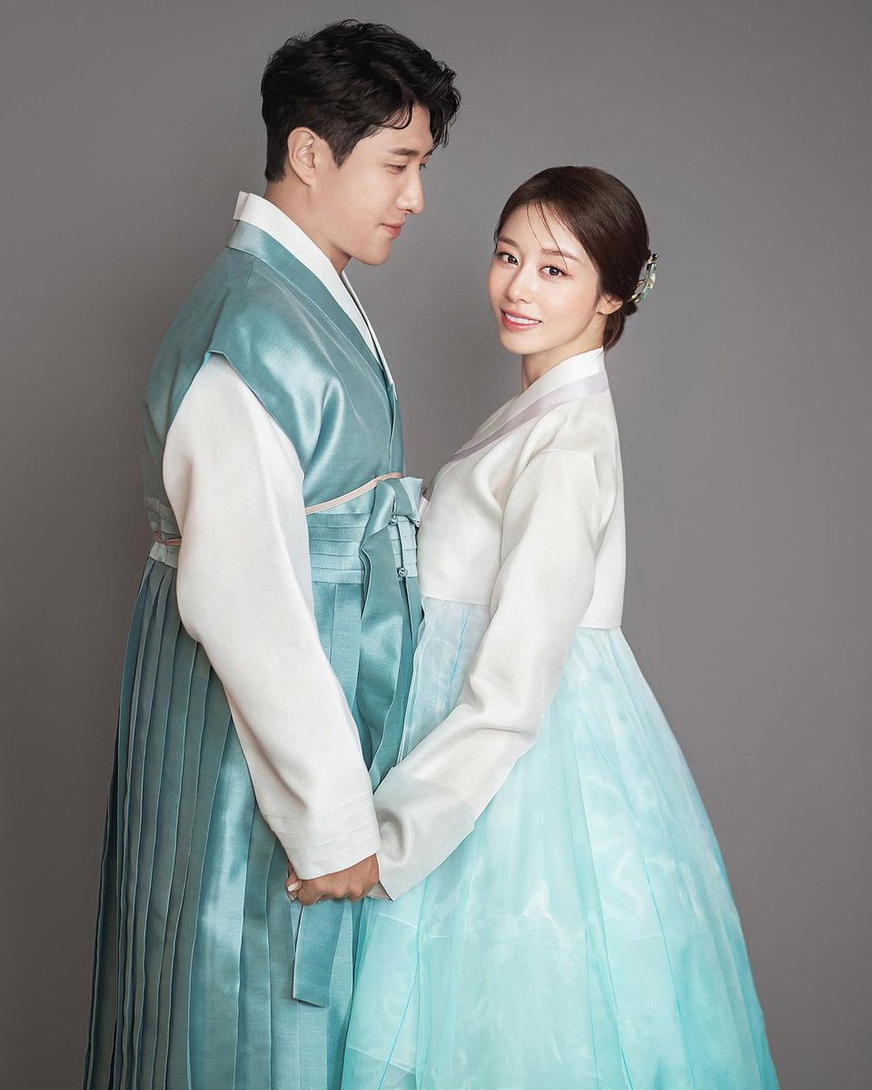 stargajing's tweet photo. 121022 | Jiyeon's Wedding Photoshoots with her husband, Hwang Jae Gyun

#티아라 #T_ara #지연 #Jiyeon #ParkJiyeon https://t.co/kOKmnILcQC
