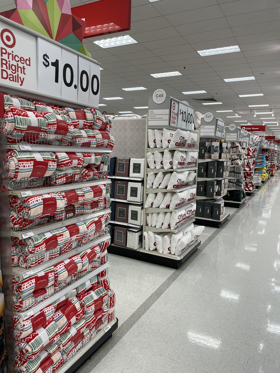 Christy_Dani's tweet photo. This is my holiday happy place! #ThisIsTinley #HolidayDomination https://t.co/ew4mdm97dz