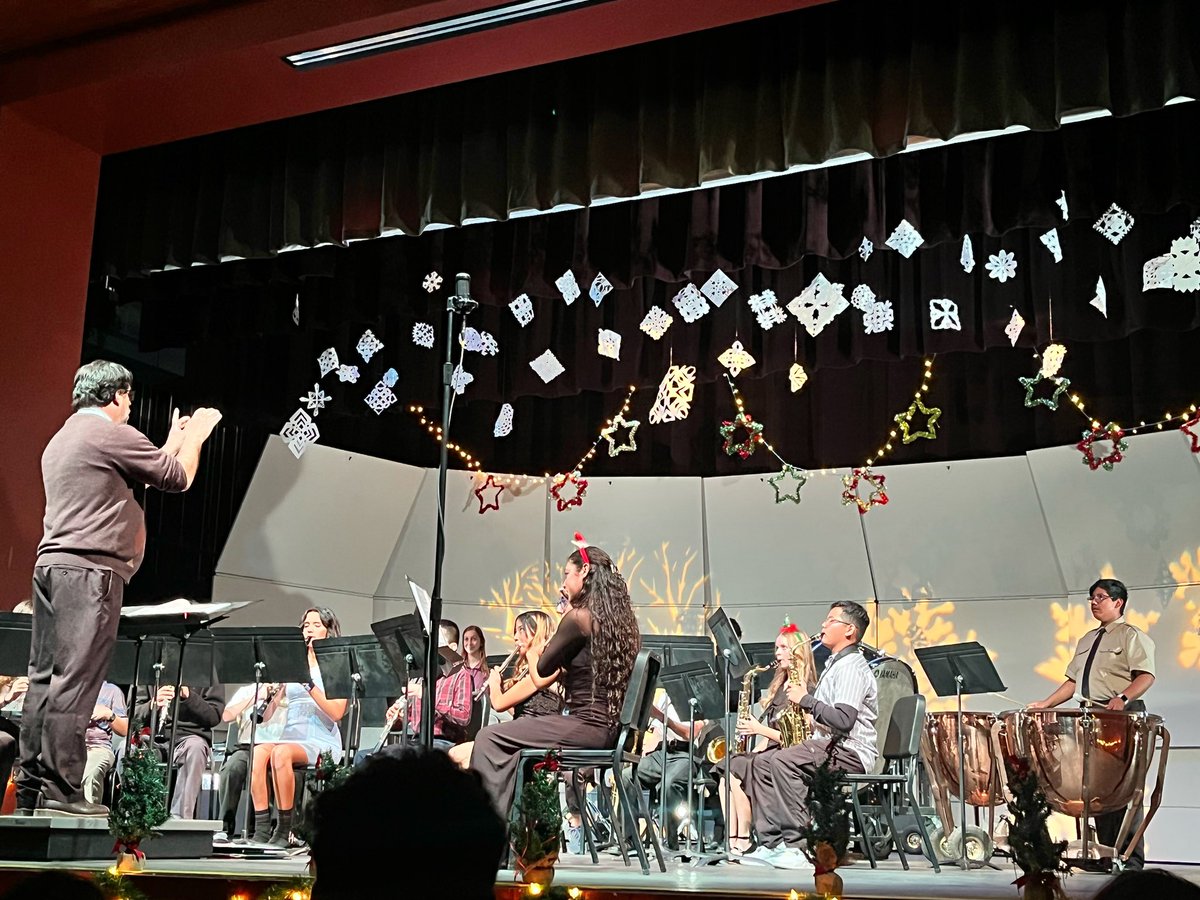 Mr. Foley and his DRA Advanced Band doing great things in collaboration with SHHS Band! We love to see it! 👏🏽 ❄️ <a href="/SHHSASB/">Shadow Hills High</a> <a href="/DesertRidgeAcad/">Desert Ridge Academy</a>