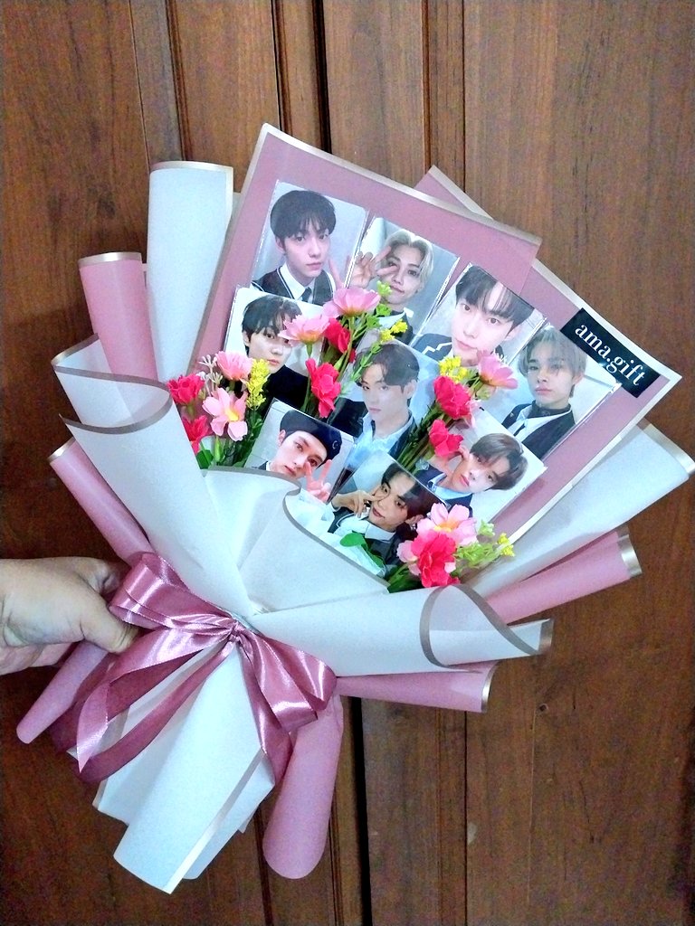Buket photocard edisi pinky
Order bisa shopee ama gift

#SUPERJUNIOR #NCT #TXT