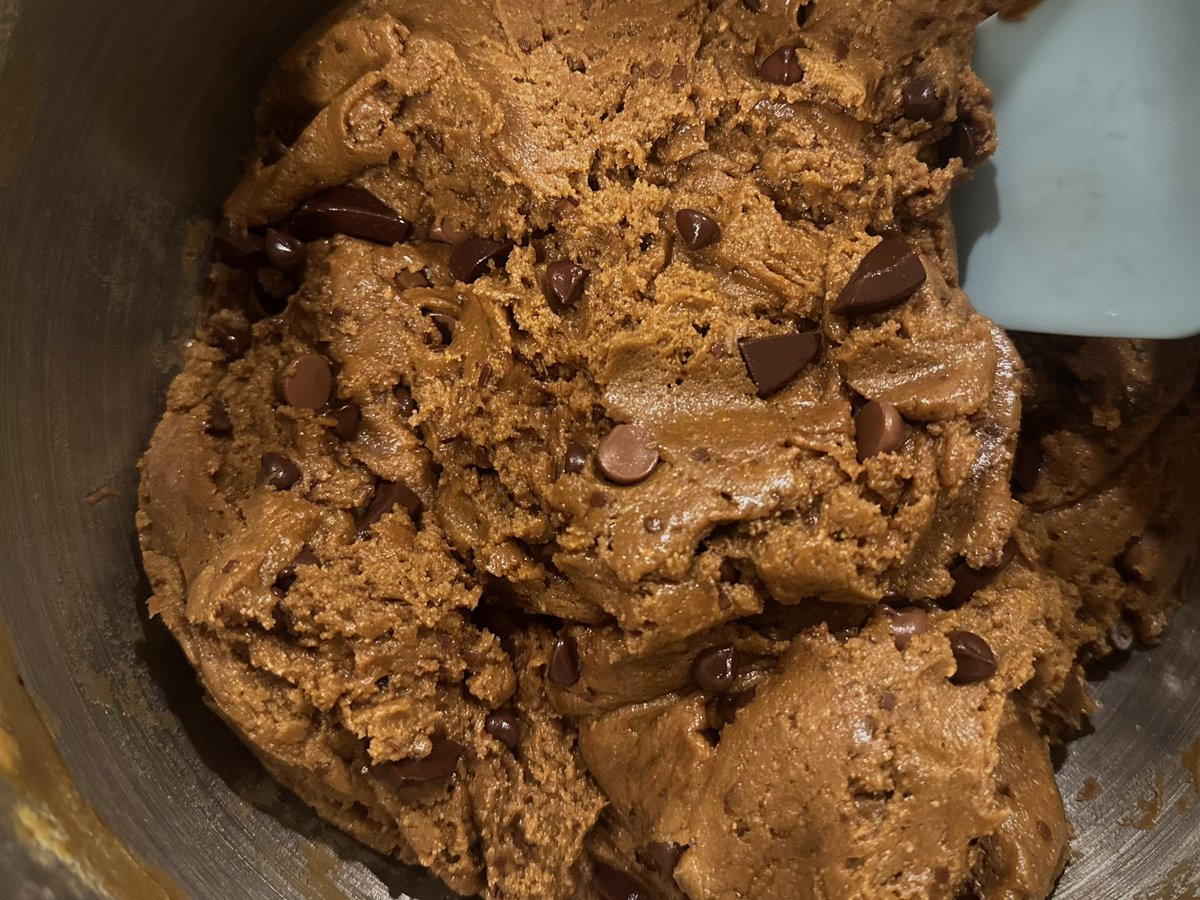CookieTiam's tweet photo. Nearly 10lbs of cookie dough here 😱 we got a new kitchenaid mixer and it has been an absolute life saver! 

-
#cookietiam #caramelizedchocolatechipcookies #autisticbaker #disabledbaker #queerbaker https://t.co/4QlBGlhw4d