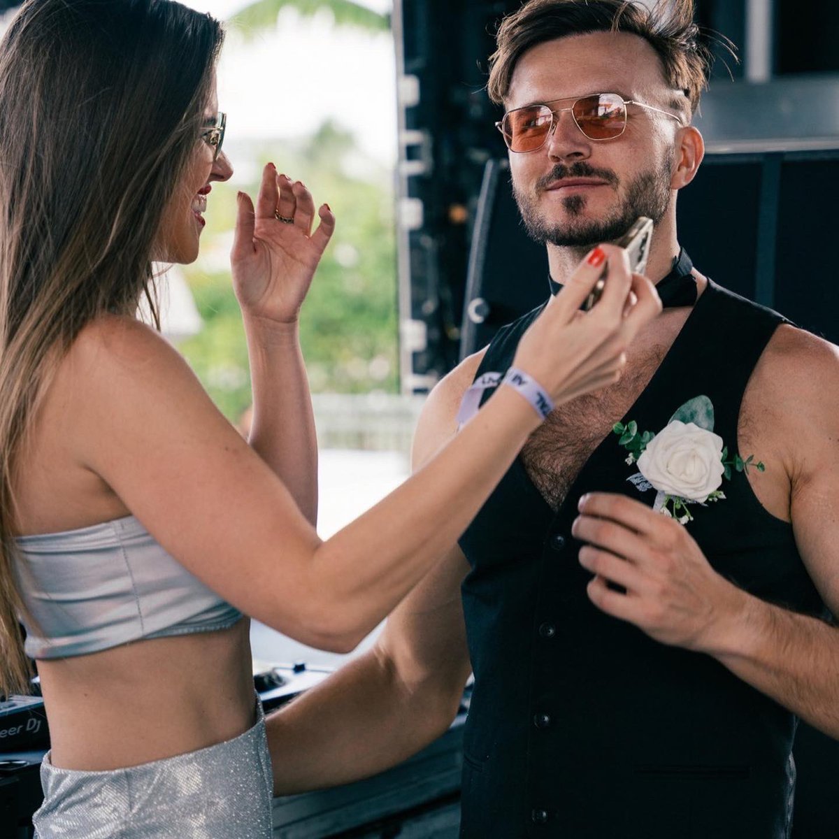 jennyschorsch's tweet photo. DJen’s dancer is the CTO of WalletConnect 😝@cyberdrk 🥰 Epic Day! Thank you again, @rarevibesavclub ❤️
#artbasel #miamibeach #housemusiclovers #raver #leefoss #rnb #web3miami #electrohouse #electronicmusıc #miamitech #miaminft #miamimusic #djen #miamidjen #miamidegen https://t.co/pJBY61LtUu