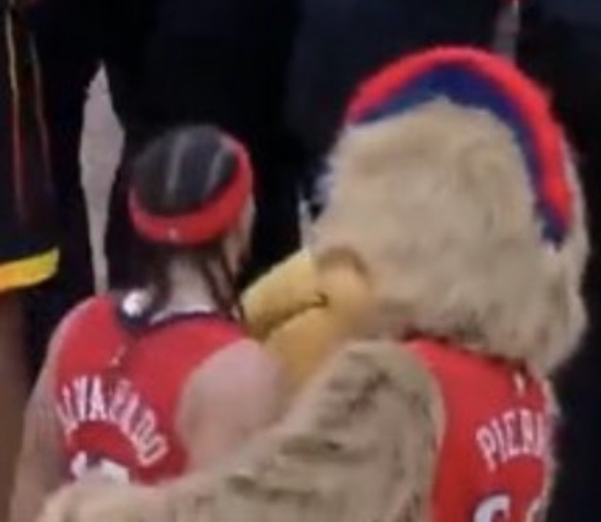 DADCAGG's tweet image. Pierre holding back @AlvaradoJose15 is one of the best things I’ve ever seen