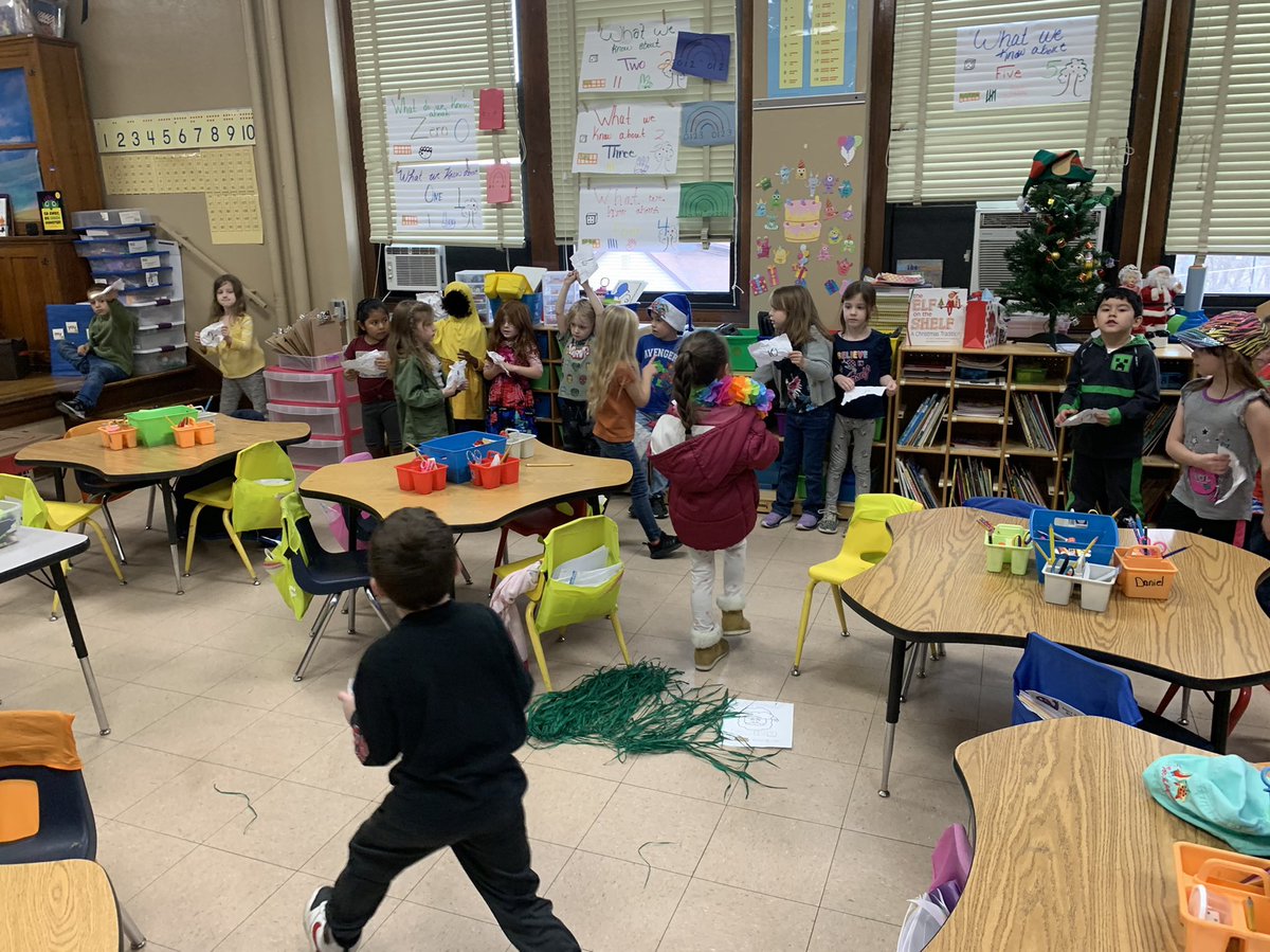 HydeKindergart1's tweet photo. How do you have a snowball fight without snow? In kindergarten we have number snowballs. #MakADifference #GoWarriors @HydePrincipal @HydeElem https://t.co/SQWNGsjJDj