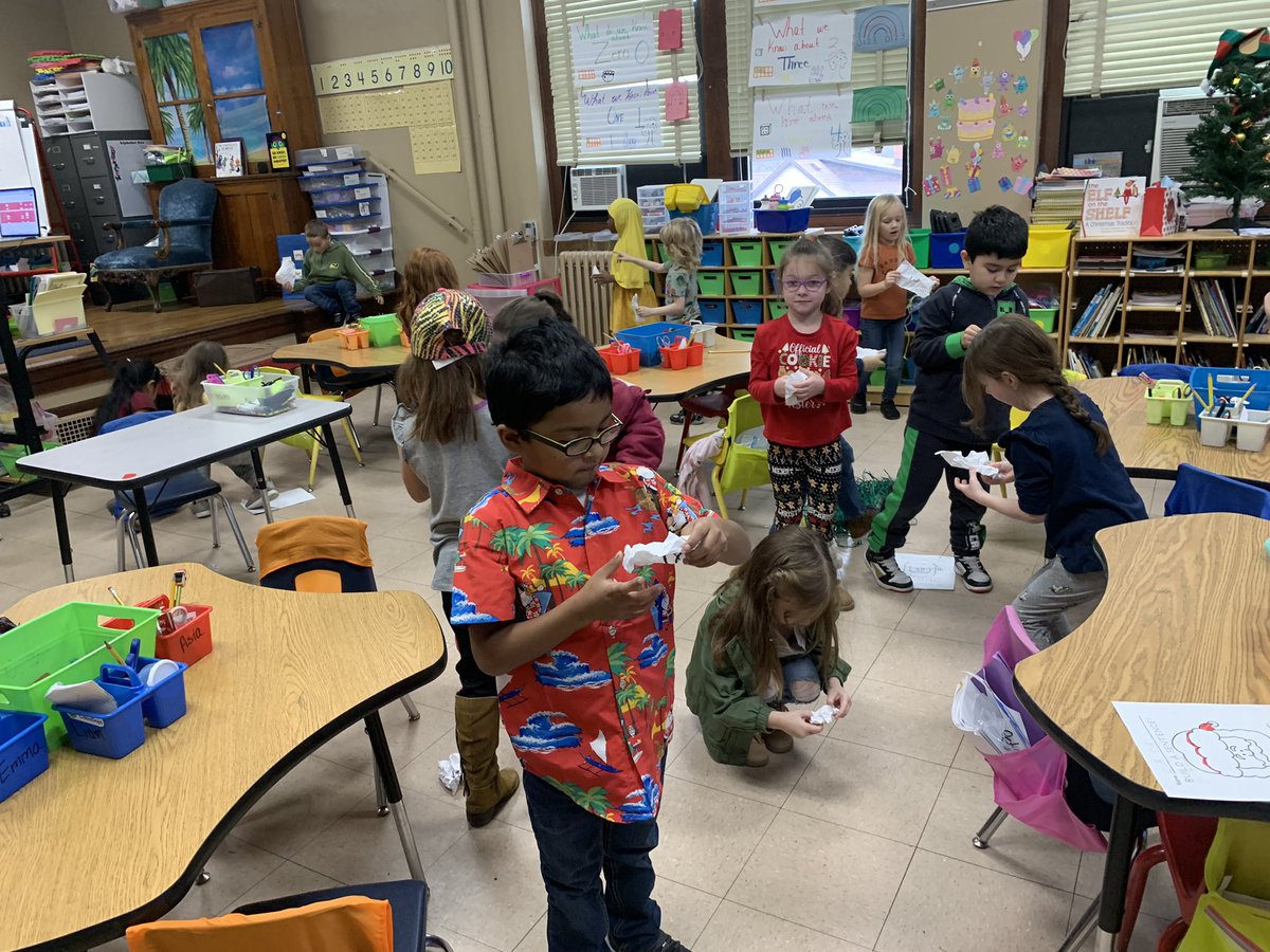 HydeKindergart1's tweet photo. How do you have a snowball fight without snow? In kindergarten we have number snowballs. #MakADifference #GoWarriors @HydePrincipal @HydeElem https://t.co/SQWNGsjJDj