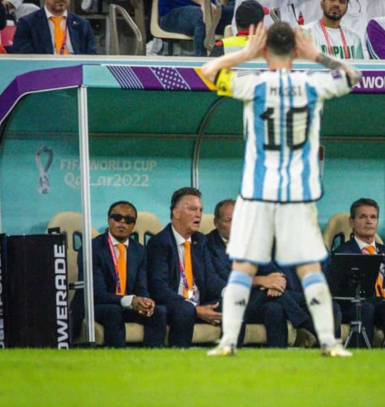 AgentAmar01's tweet photo. #Messi𓃵 is the one of coolest guy to ever play this game. But when he lose it, he make it iconic. A befitting reply to trash talks before the game.

If I’m not wrong the last time he did similar ice cold celebration was that 3-2 elclassico celebration at Santiago Bernabue. https://t.co/4DFHWpAYP7