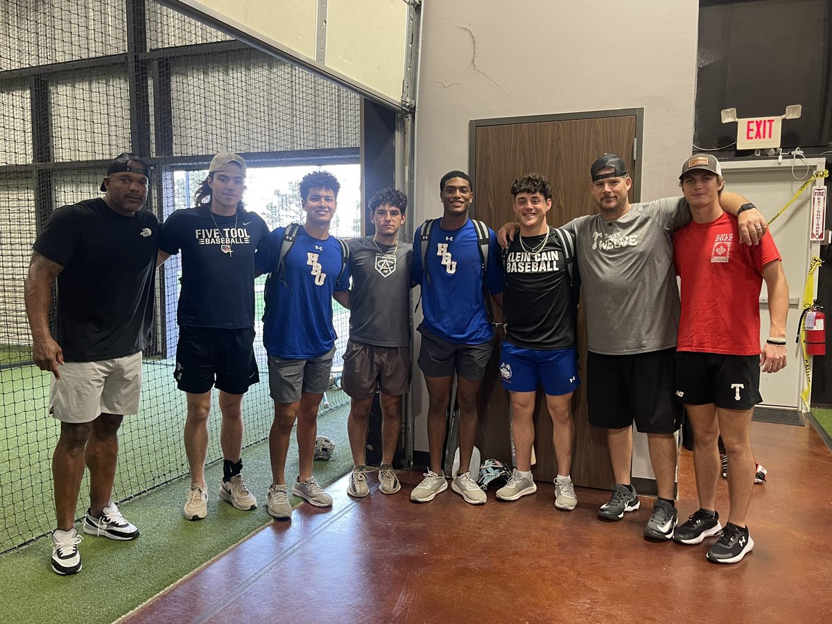 CULTURE!!! Always fun chillin with the fellas and getting some work in! Did way more choppin it up than working but still a good time! 
#buildaculture #mydawgs #twelve #TwelveLife