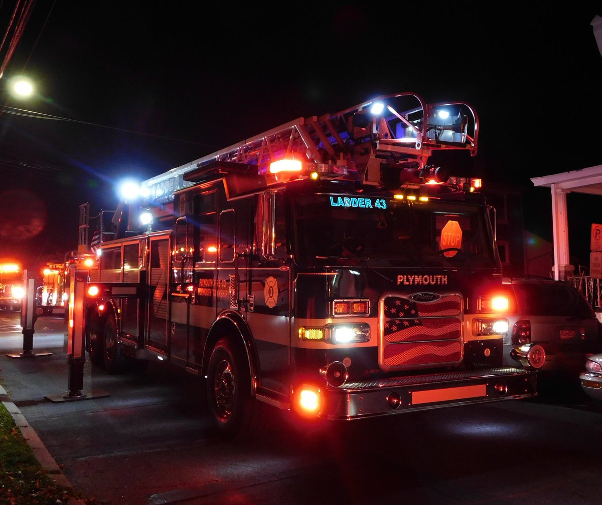 lvltc97's tweet photo. Plymouth Ladder 43, @ConshyFireCoNo2 Engine 55, @BarrenFire Rescue 29 and Bridgeport Engine 54 assisting @NorristownFire on Arch Street @EastCoastAlert @EmergMgt @pcrs29 @RealTrafficdan @GoodwillFire32 @eng32ine1 @rotondo_nick @Spartan_ER @KMEFire https://t.co/jwNlF1vkk0
