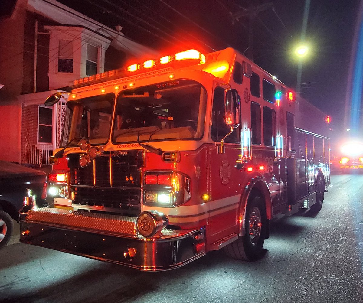lvltc97's tweet photo. Plymouth Ladder 43, @ConshyFireCoNo2 Engine 55, @BarrenFire Rescue 29 and Bridgeport Engine 54 assisting @NorristownFire on Arch Street @EastCoastAlert @EmergMgt @pcrs29 @RealTrafficdan @GoodwillFire32 @eng32ine1 @rotondo_nick @Spartan_ER @KMEFire https://t.co/jwNlF1vkk0