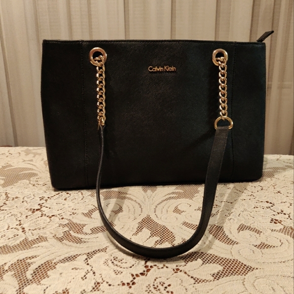 LenaCoffey18's tweet photo. So good I had to share! Check out all the items I'm loving on @Poshmarkapp #poshmark #fashion #style #shopmycloset #kennethcolereaction #horacesmall #calvinklein: https://t.co/1YX1oKWbTn https://t.co/tdXdkFTby4