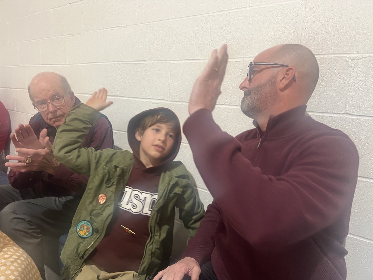 Willy Daunic (@willyd1025) on Twitter photo Watching <a href="/USNBasketball/">USN Boys Basketball</a> tonight with my Dad & nephew. Cheering on the Tigers. Got the W tonight at FRA. Good work boys— keep improving!
<a href="/USN_sports/">USN Sports</a> Watching <a href="/USNBasketball/">USN Boys Basketball</a> tonight with my Dad & nephew. Cheering on the Tigers. Got the W tonight at FRA. Good work boys— keep improving!
<a href="/USN_sports/">USN Sports</a>