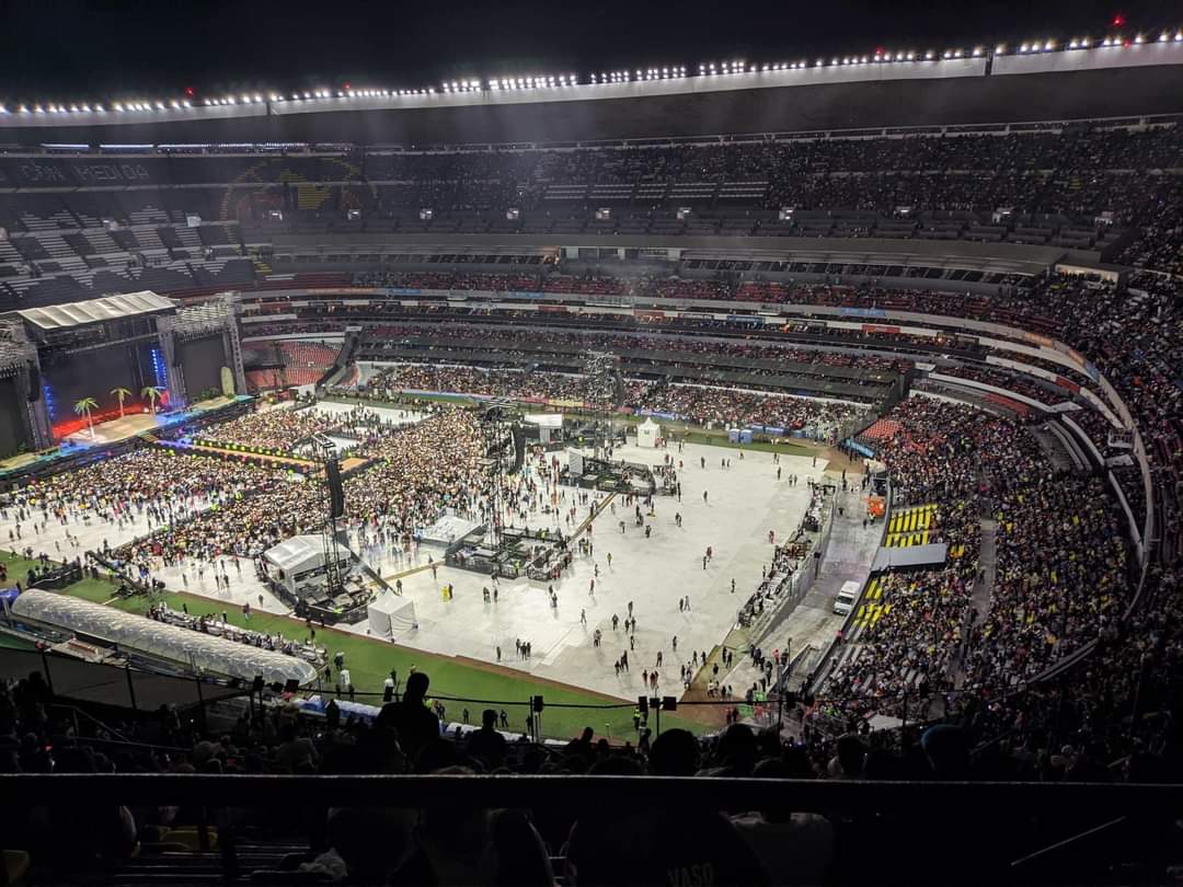 SomosAnalistas_'s tweet photo. Concierto de Bad Bunny/ Un América vs Puebla https://t.co/1sPlMYqfC8