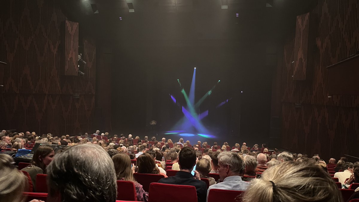 terbogt's tweet photo. Gisteravond naar Guido Weijers in Almelo geweest. Een heerlijke avond, goed verhaal en mooie boodschap. https://t.co/iYkEdiLudb