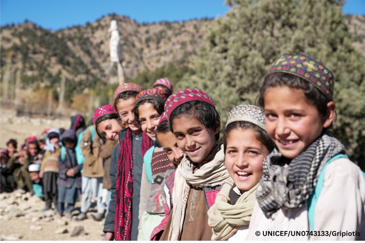 EiEGenevaHub's tweet photo. #Education = #HumanRight

Including for children &amp; youth:
➡️ caught in emergencies
➡️ displaced 
➡️ with disabilities

#HumanRightsDay #EiE https://t.co/9lZpbMt0C2