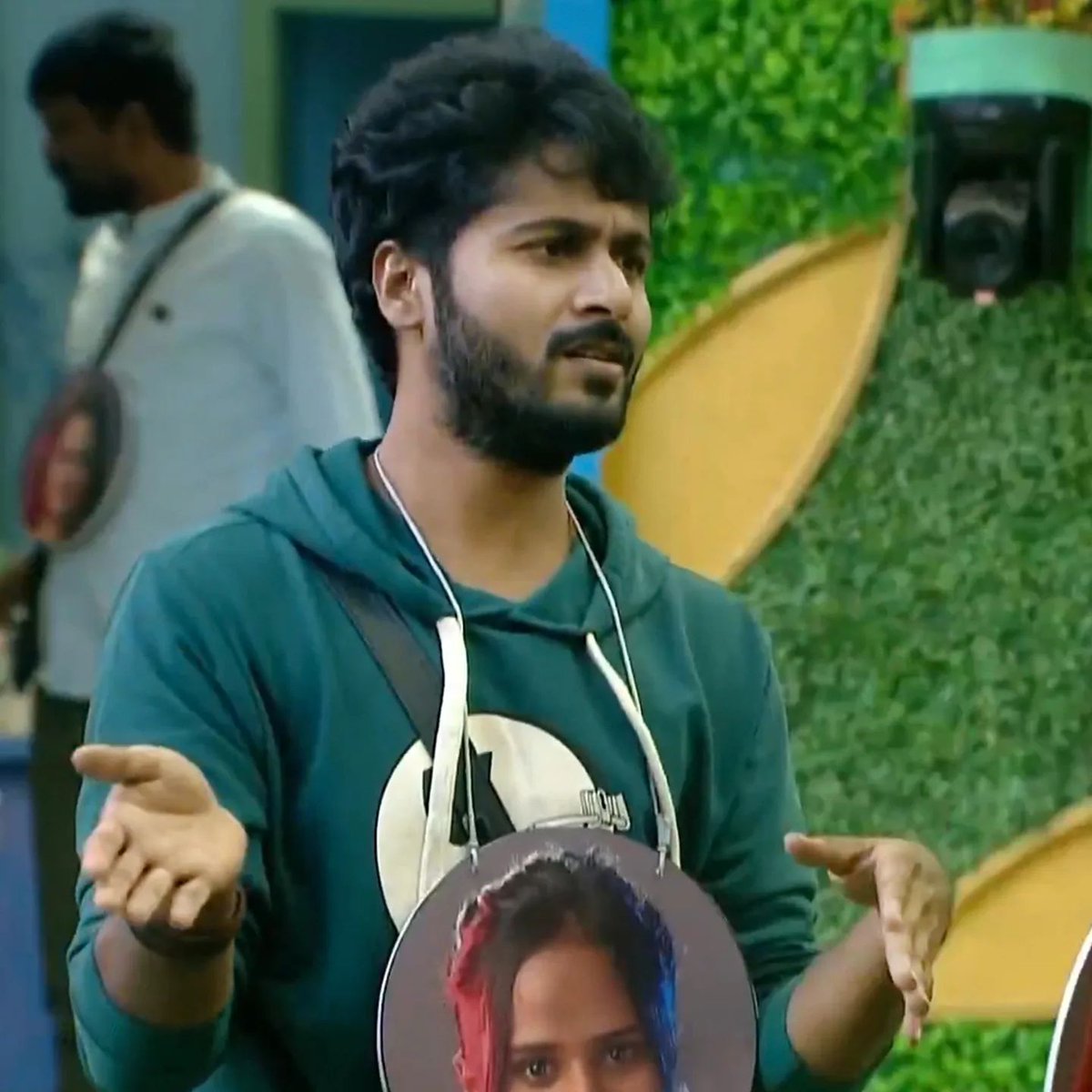King_Shrihan's tweet photo. Evarru raa meeru anthaa!!!😬😂

#wearewithyoushrihan #SupportShrihan #biggboss6telugu #Revanth #Mrclass #shrihansainyam #iamwithshrihan #kingshrihan https://t.co/M0FZLYxPOK