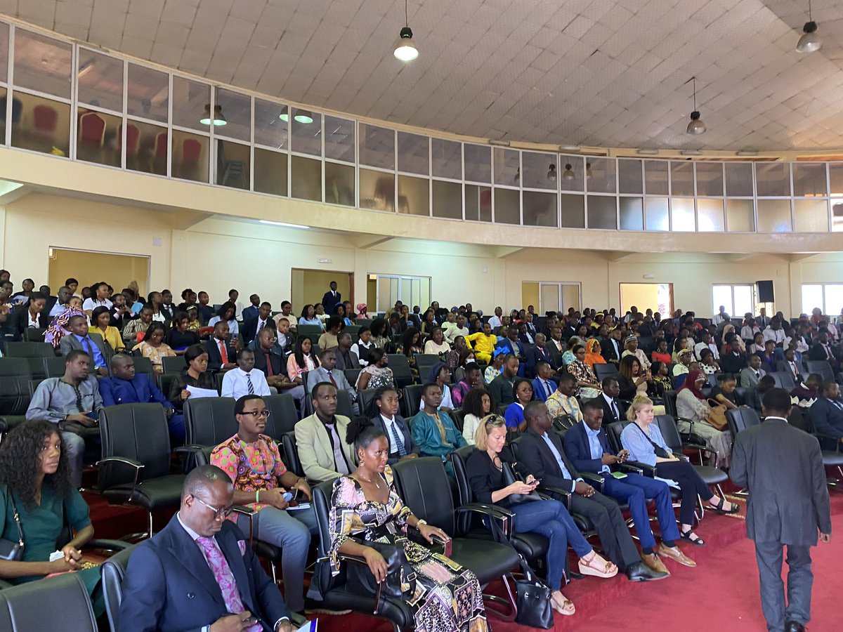 ElsaDiMeo's tweet photo. Conférence sur les droits de l’homme #journeeinternationaledesdroitsdelhomme #10Decembre #16JoursdActivisme #16joursdepromotiondesdroitshumains à l’IRIC @UEauCameroun @FRauCameroun @EmbEspCamerun @BelgiumCameroon @P_VanDamme_EU ça commence ! https://t.co/Pd56A7xUS0