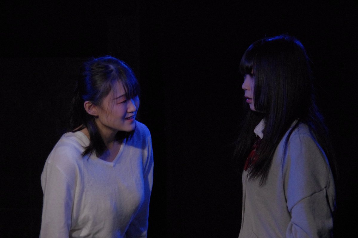 pori_ph's tweet photo. 🎭

「仮面を被った自分もありのままの自分と仮定すれば　それらは全て、我である」

一人の経験の目線で語られていくお話しだけど、誰でも持ってる「仮面」のお話。仮面って自我を突き詰めた先にあるものって感じる。それを舞台としてみれるの良かったな…

#舞台ペルソナ https://t.co/oPlTyaDzpk