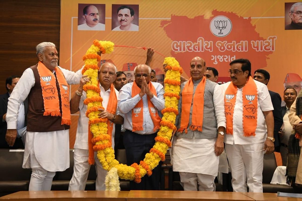 GpVirani's tweet photo. આજરોજ પ્રદેશ કાર્યાલય 'શ્રી કમલમ્' ખાતે ચૂંટાયેલા ધારાસભ્યશ્રીઓએ વિધાનસભાના પક્ષના નેતા તરીકે શ્રી ભૂપેન્દ્રભાઈ પટેલને સમર્થન આપ્યું. https://t.co/Pey3HOutnR