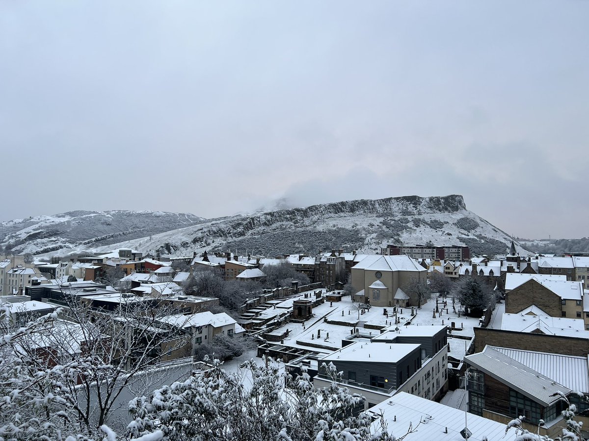 merquitio's tweet photo. I love you even more in the winterβ¦
#Edinburgh https://t.co/rnLmPxrgaW
