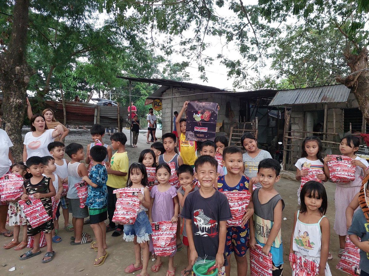 LaxJash's tweet photo. Thank you very much @digifishNFT for our successful event , Many children were given joy and they were happy to receive a gift❤️🔥🥹 Merry Christmas everyone 🎁
Christamas is a symbol of love❤️🔥
#Spreadlove #SponsoredbyDigifish
#Spreadlove #Givingtime https://t.co/loXKMFBZtK