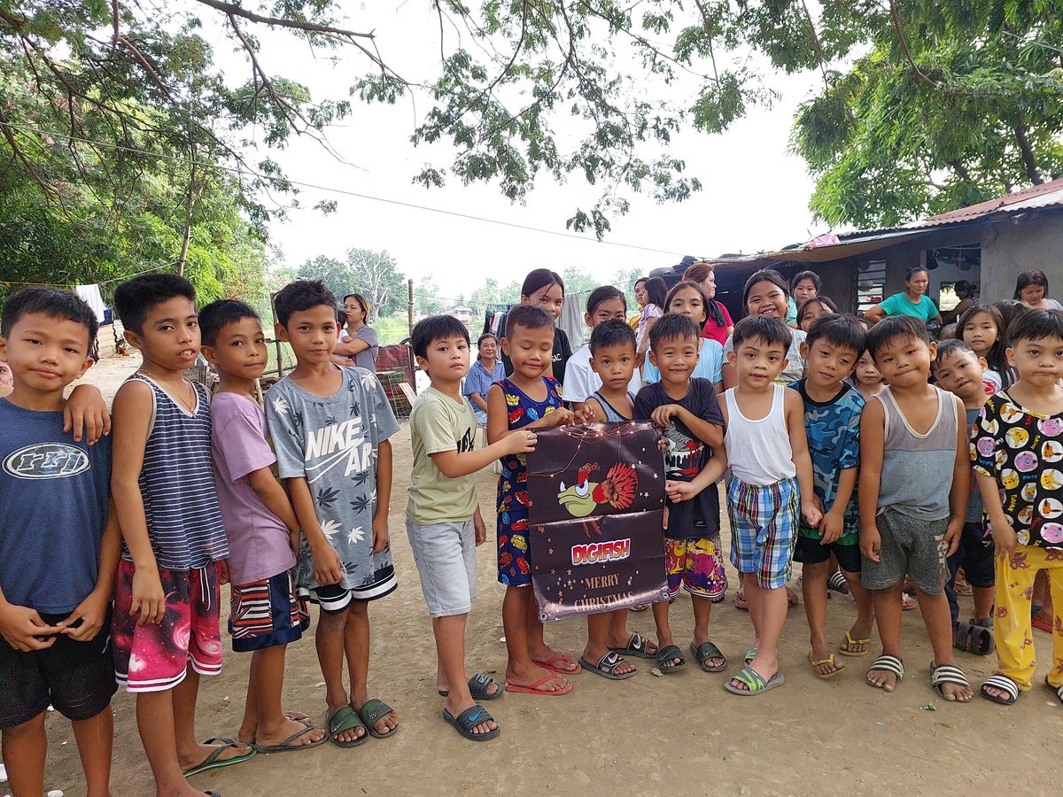 LaxJash's tweet photo. Thank you very much @digifishNFT for our successful event , Many children were given joy and they were happy to receive a gift❤️🔥🥹 Merry Christmas everyone 🎁
Christamas is a symbol of love❤️🔥
#Spreadlove #SponsoredbyDigifish
#Spreadlove #Givingtime https://t.co/loXKMFBZtK