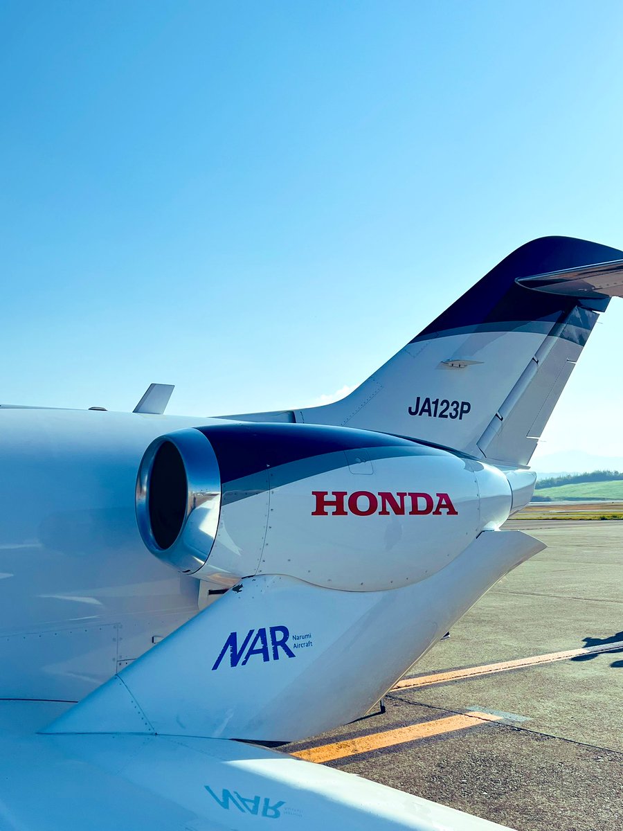 alohamiler's tweet photo. 【プライベートジェット🛩搭乗日記】
知り合いからお声がけ頂き
ホンダジェットに乗ってきました

機体はホンダイズムが反映されたデザインでエンジンが翼の上にあるので機内は静かな快適空間

小型機ながら安定した飛行でこのまま海外に飛びたい気分です

#ホンダジェット　#プライベートジェット https://t.co/igs5jPQn6S