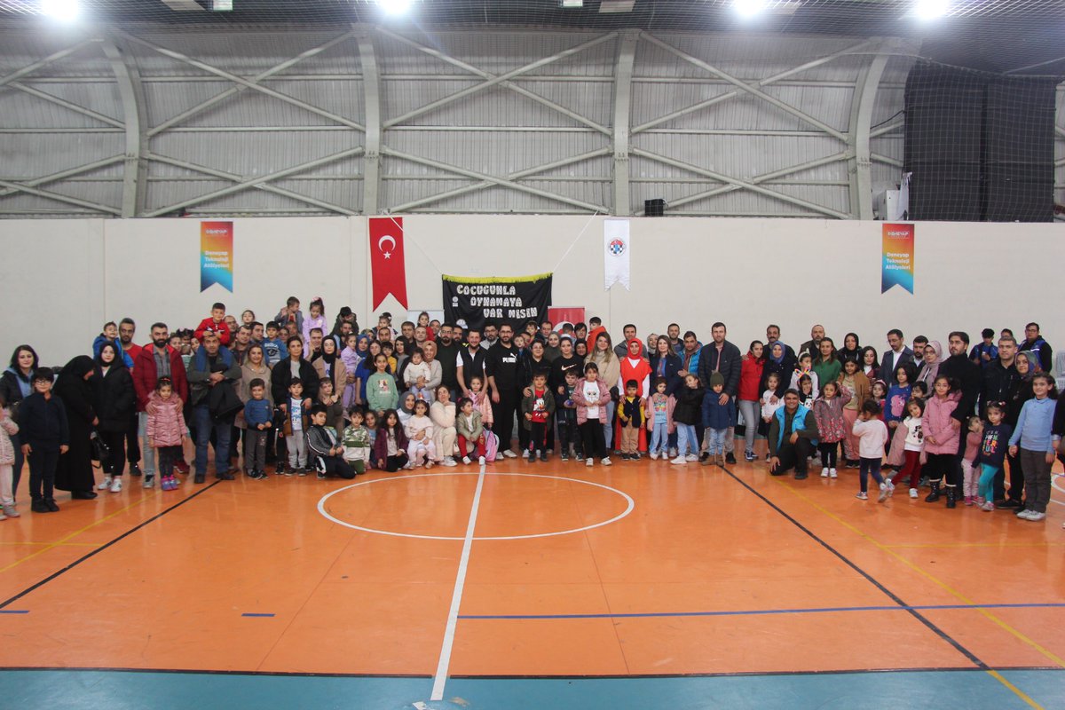 GSB_ElbistanGM's tweet photo. 15 Temmuz Anaokulumuzla ortaklaşa düzenlediğimiz #ÇocuğunlaOynamayaVarmısın programı kapsamında velilerimiz ve öğrencilerimizle tanışma oyunları oynadık. Başta okul müdürümüz @FatmaDoguc olmak üzere emeği geçen tüm öğretmenlerimize teşekkür ederiz. 
@kasapoglu @gencliksporbak https://t.co/cz3RUlPRjb