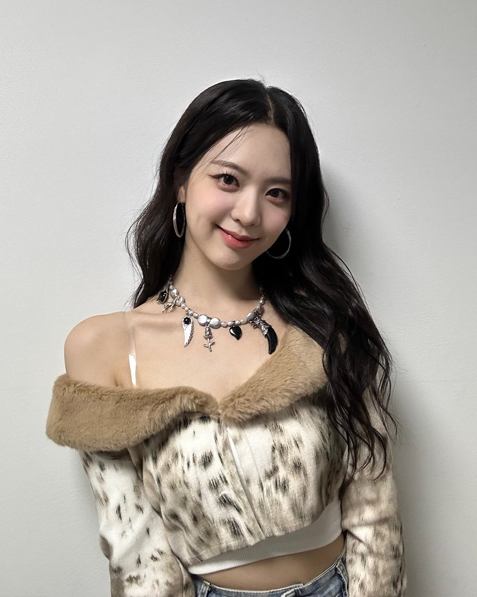 irris_official's tweet photo. [#아이엘]
221209 #뮤직뱅크

#IRRIS #아이리스 #I_L https://t.co/eq4yB28288