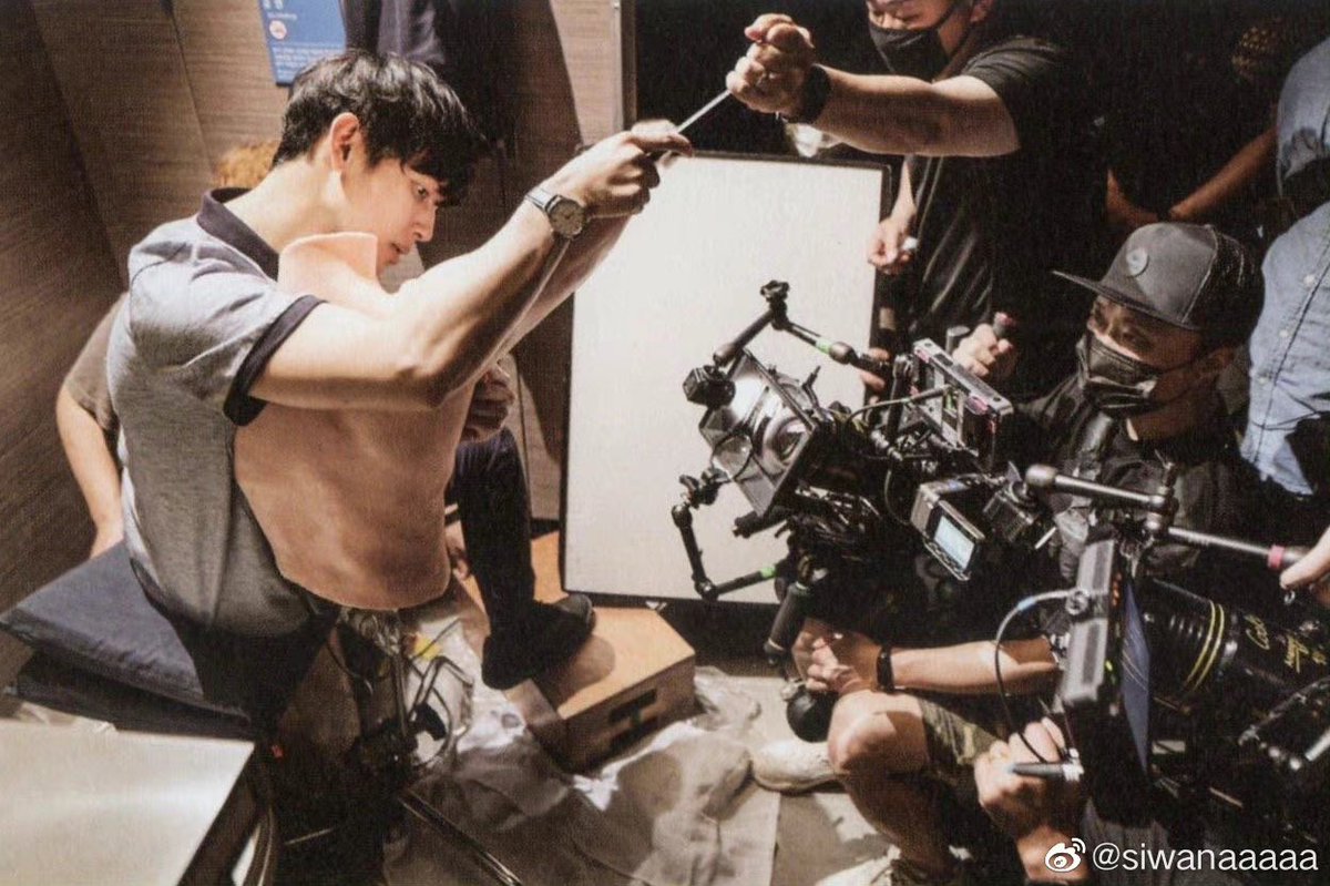 웨이보에서 발견한 겨드랑이 째는 띠와니……………🤤