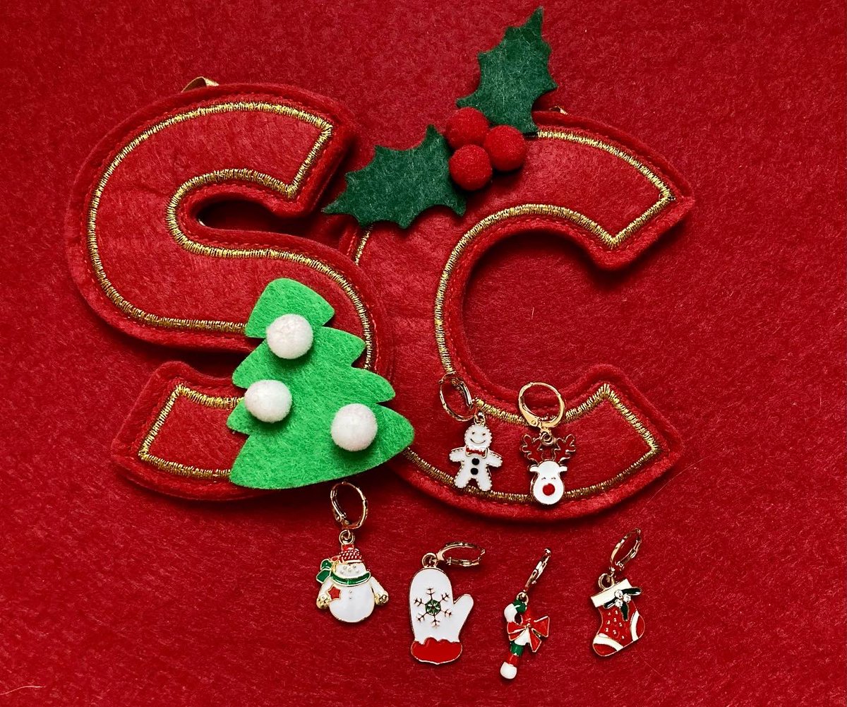 VibrantLook's tweet photo. Give a gift with fun this year, or treat yourself. Which earning is calling your name?❄️
Check Out my handmade Christmas jewellery collection🎄
https://t.co/HDRSENHHbw https://t.co/V9P7XtO138