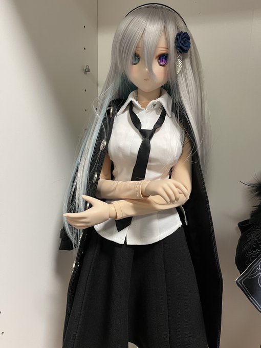 最近流行ってたAIイラスト触ってみたけど、
こうドールをイラスト化してみるっていうのが面白いかもしれない
リアルに近い造形だからそれっぽくなるし 